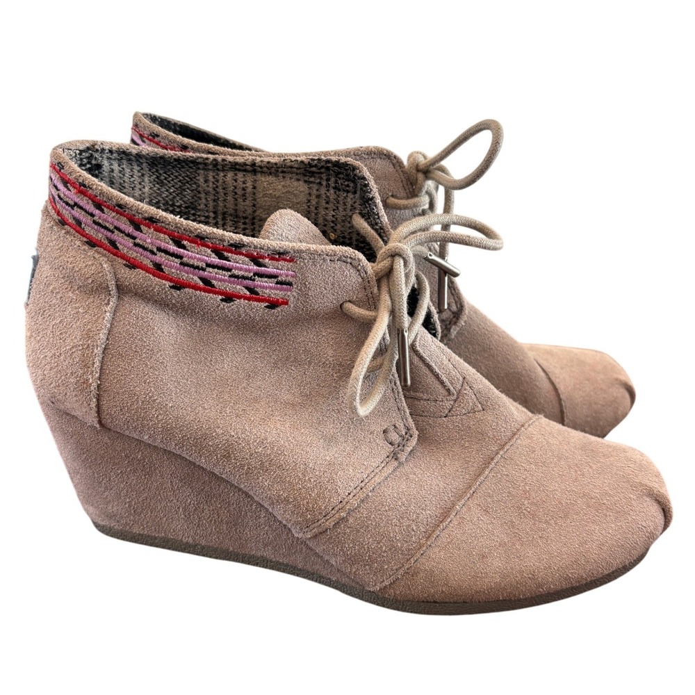 TOMS Desert Wedge Taupe Suede Embroidered Lace Up Booties 7.5
